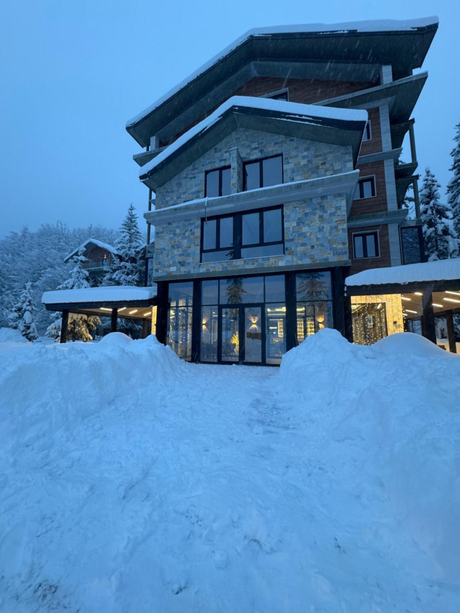 Hotel Fusha E Gjese ヴァルボナ エクステリア 写真