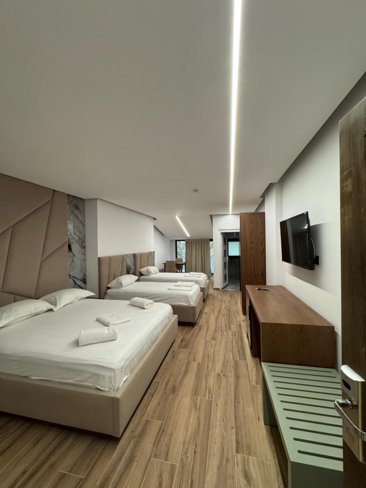 Hotel Fusha E Gjese ヴァルボナ エクステリア 写真