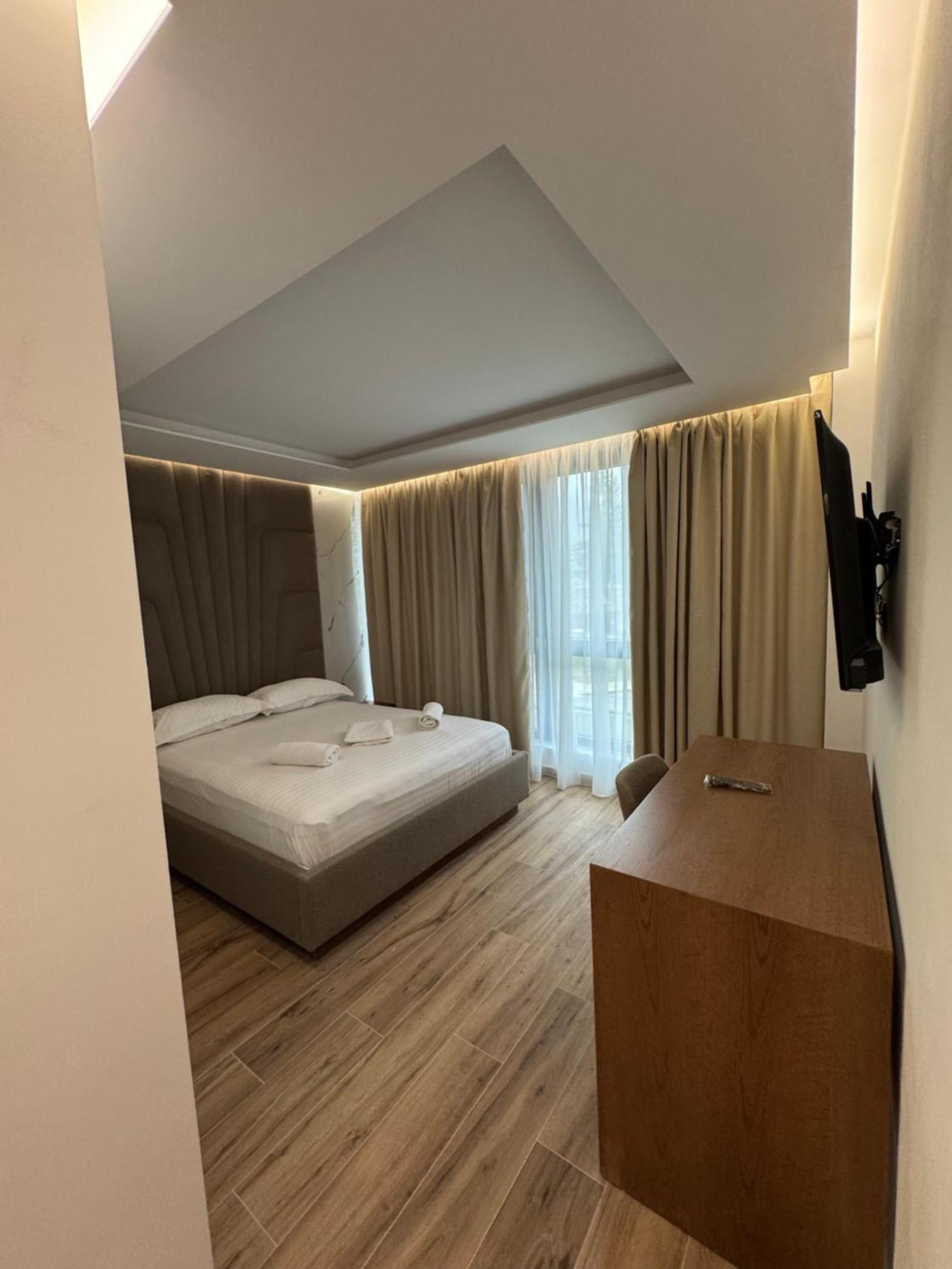 Hotel Fusha E Gjese ヴァルボナ エクステリア 写真