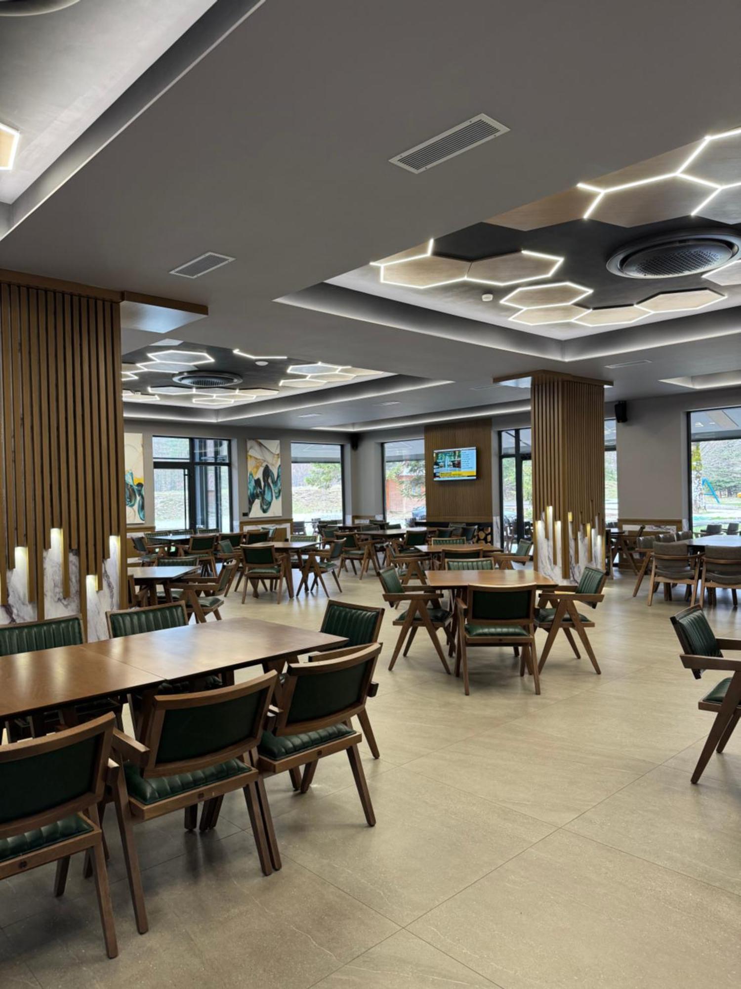 Hotel Fusha E Gjese ヴァルボナ エクステリア 写真