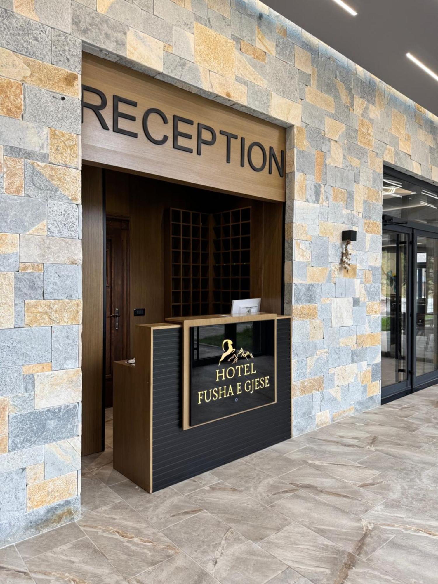 Hotel Fusha E Gjese ヴァルボナ エクステリア 写真