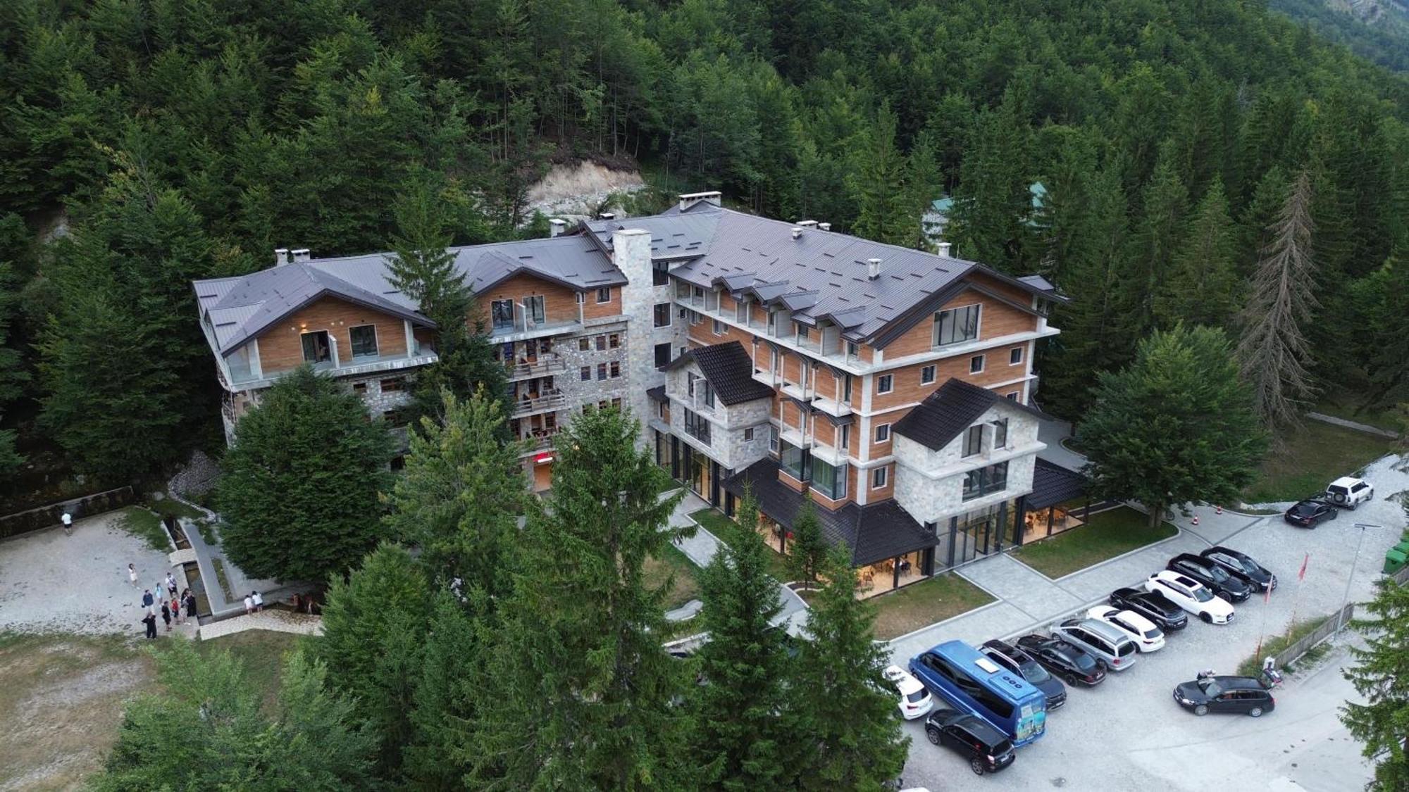Hotel Fusha E Gjese ヴァルボナ エクステリア 写真