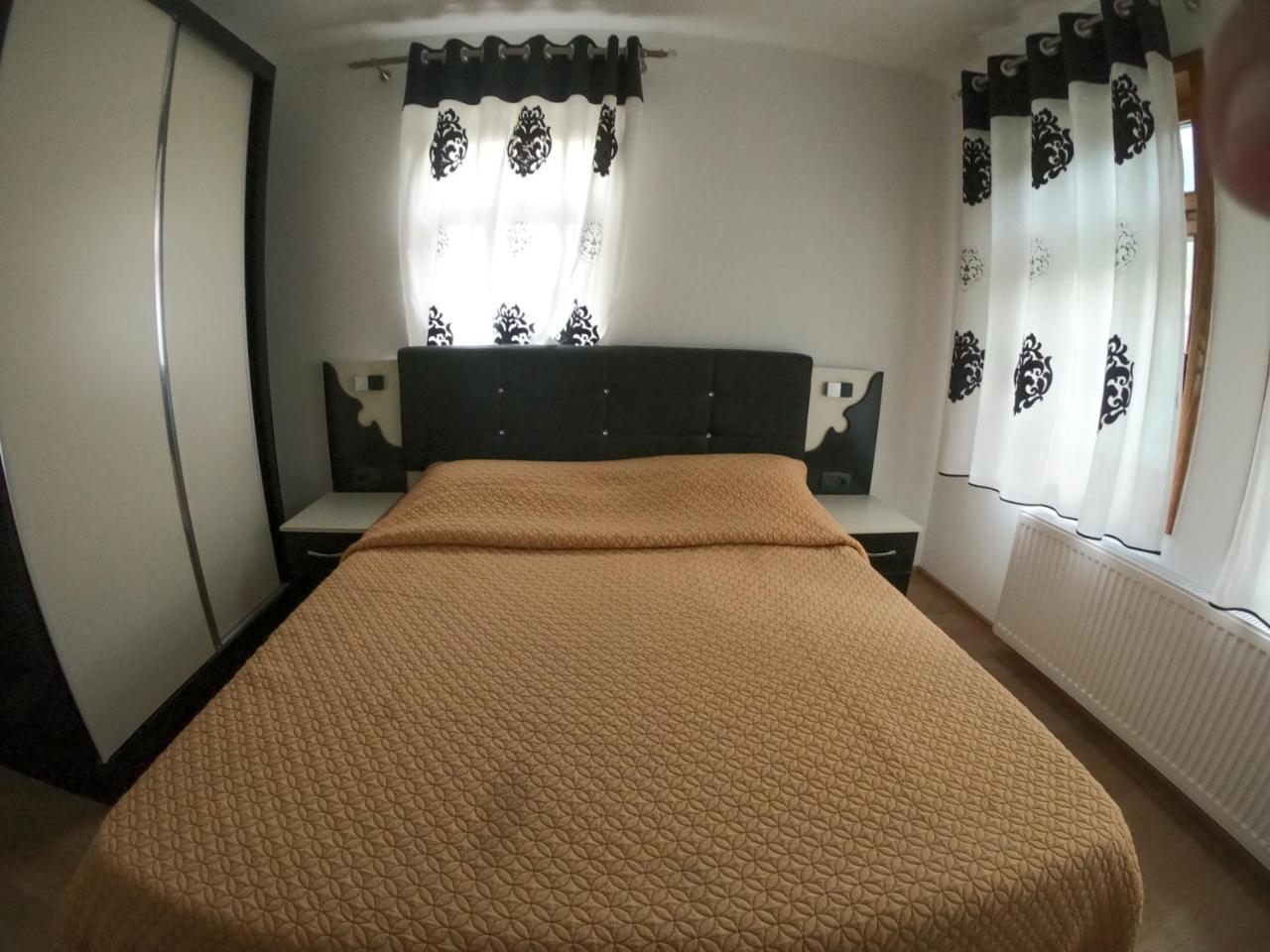 Hotel Fusha E Gjese ヴァルボナ エクステリア 写真