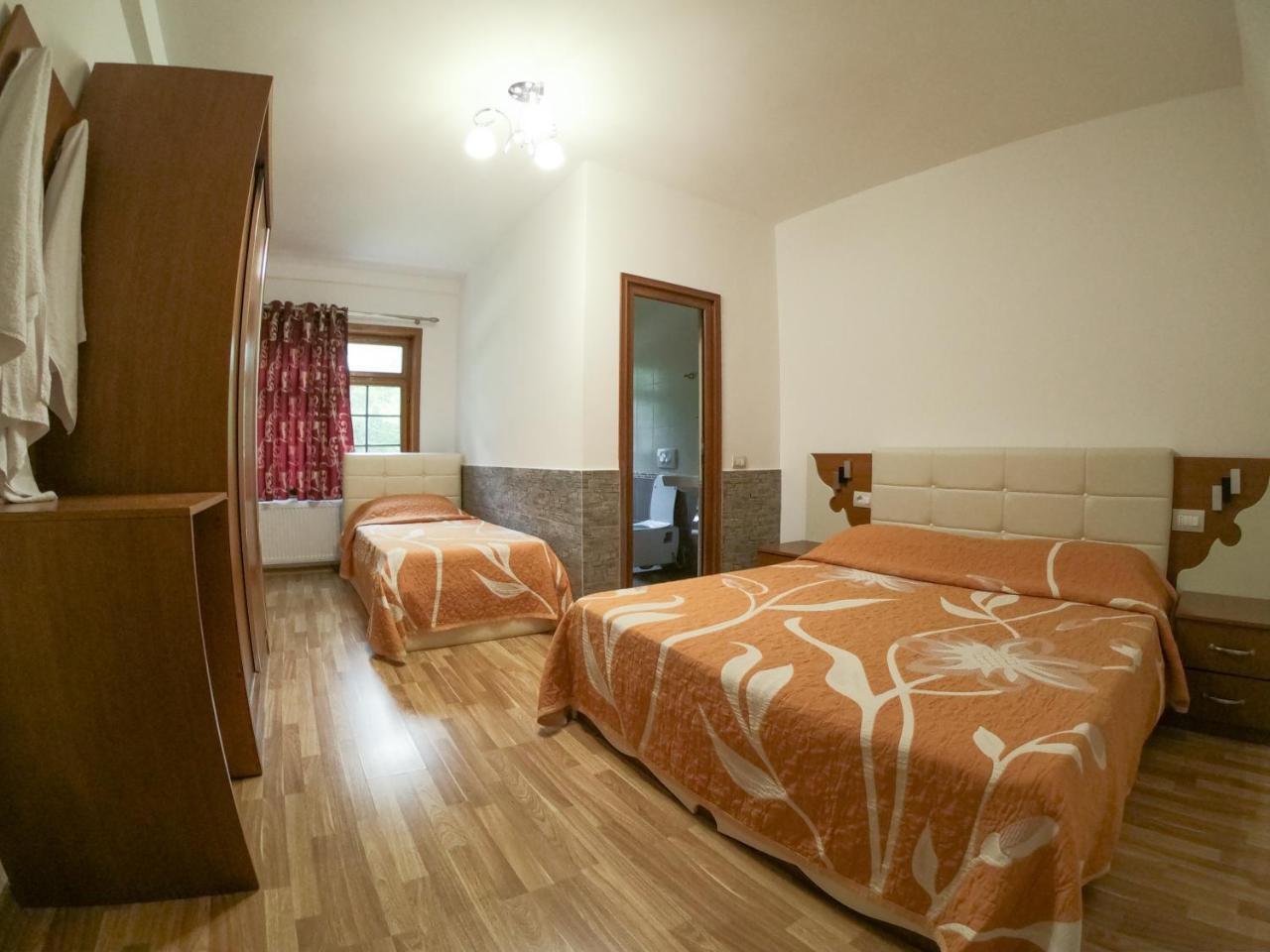 Hotel Fusha E Gjese ヴァルボナ エクステリア 写真