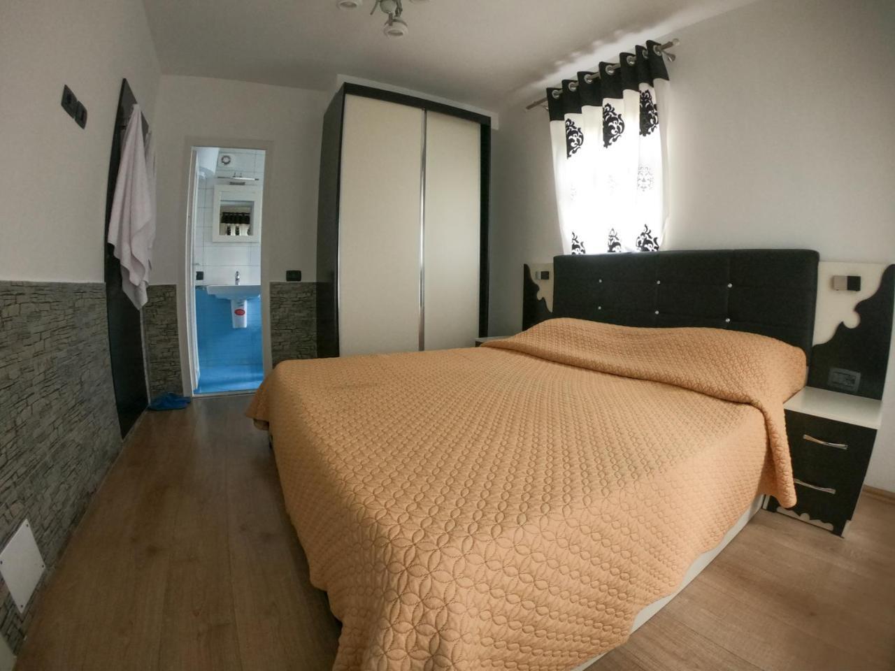 Hotel Fusha E Gjese ヴァルボナ エクステリア 写真