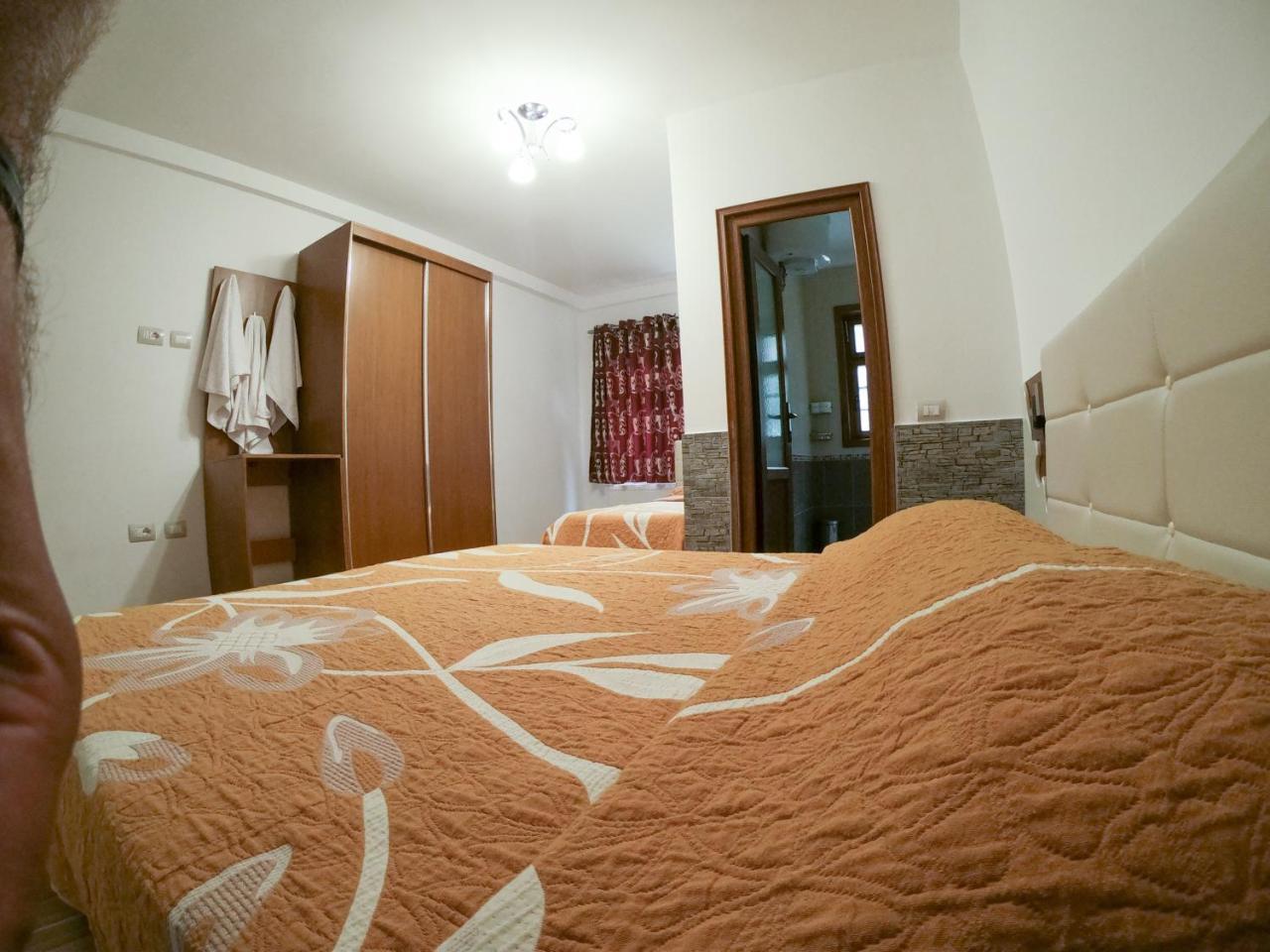 Hotel Fusha E Gjese ヴァルボナ エクステリア 写真